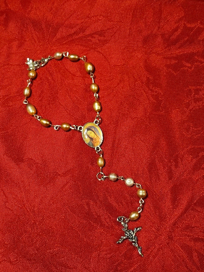 "Kirsten" Freshwater Pearl Rear-view Mirror Rosary